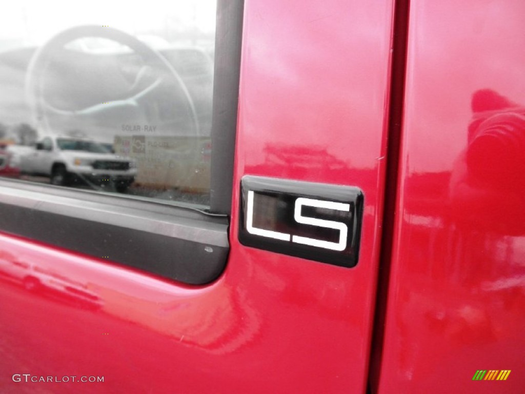 2002 Blazer LS 4x4 - Dark Cherry Red Metallic / Medium Gray photo #5