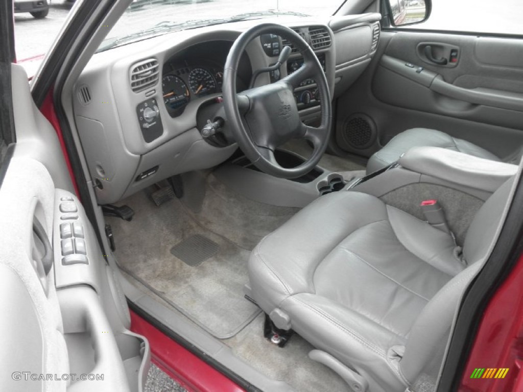 Medium Gray Interior 2002 Chevrolet Blazer LS 4x4 Photo #77574173