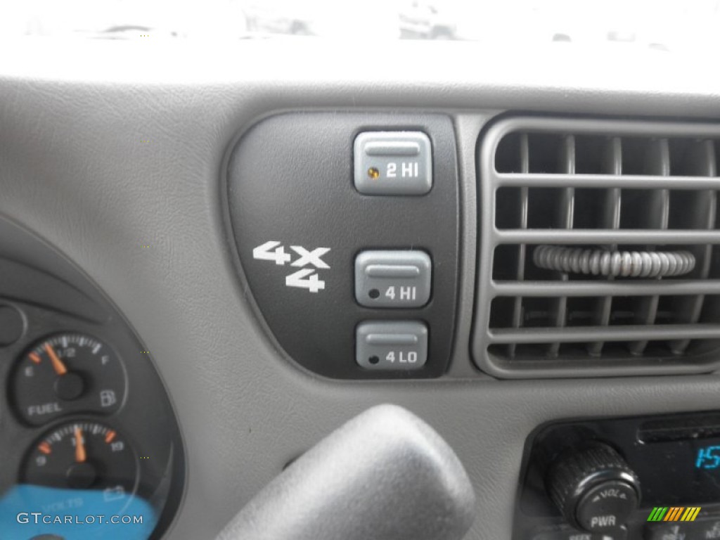 2002 Chevrolet Blazer LS 4x4 Controls Photo #77574216