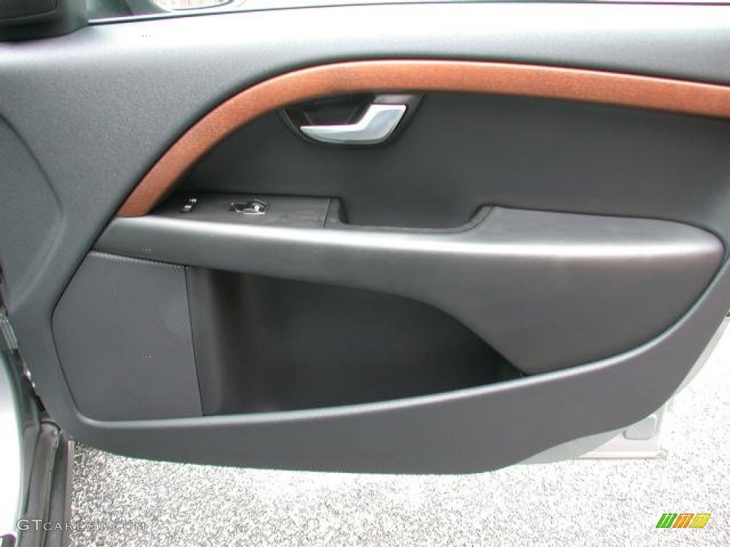 2010 Volvo XC70 3.2 AWD Door Panel Photos