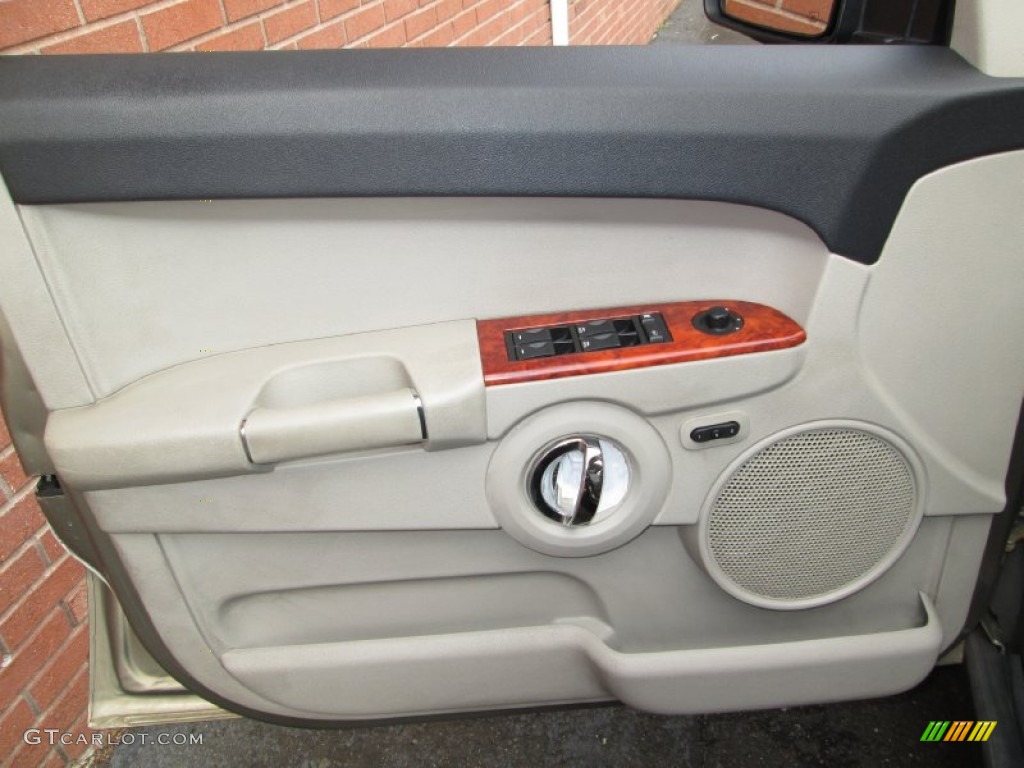 2006 Jeep Commander Limited 4x4 Dark Khaki/Light Graystone Door Panel Photo #77576673