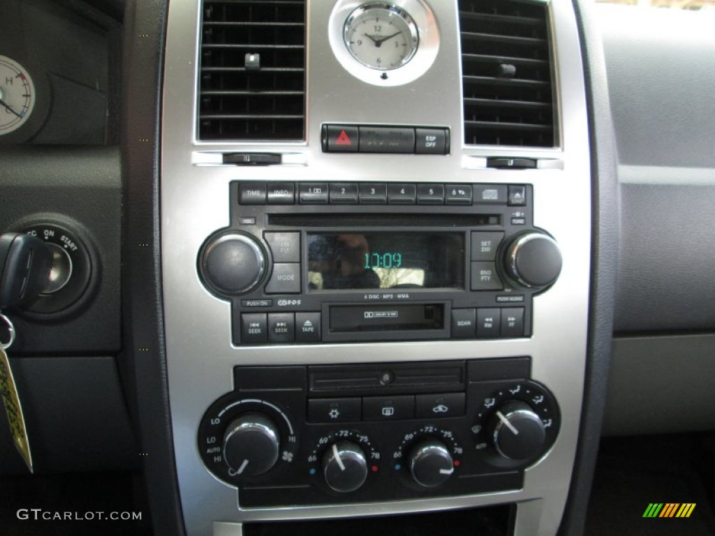 2005 Chrysler 300 C HEMI Controls Photo #77577303