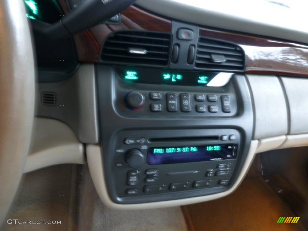 2005 Cadillac DeVille Sedan Controls Photo #77581257