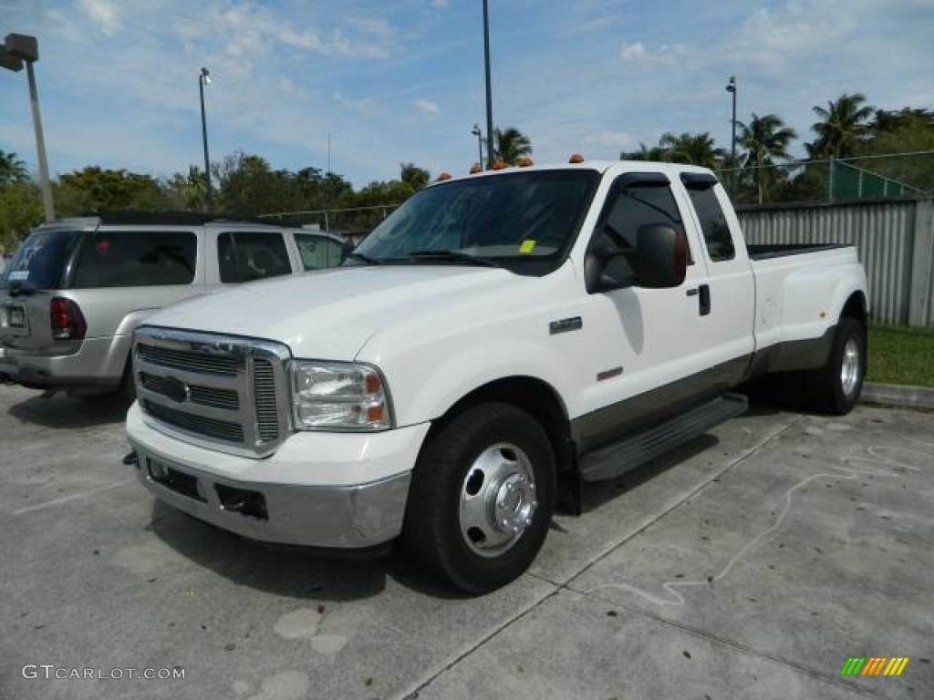 Oxford White 2006 Ford F350 Super Duty XLT SuperCab Dually Exterior Photo #77587135