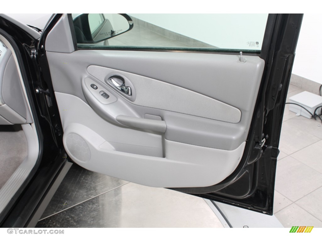 2005 Chevrolet Malibu Sedan Gray Door Panel Photo #77587880