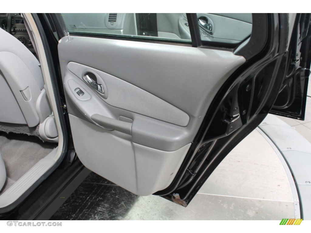2005 Chevrolet Malibu Sedan Gray Door Panel Photo #77587911