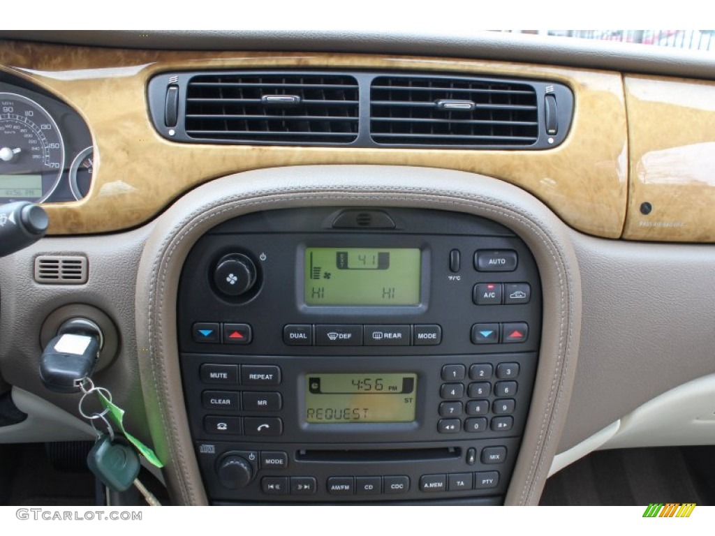 2006 Jaguar S-Type 3.0 Controls Photos