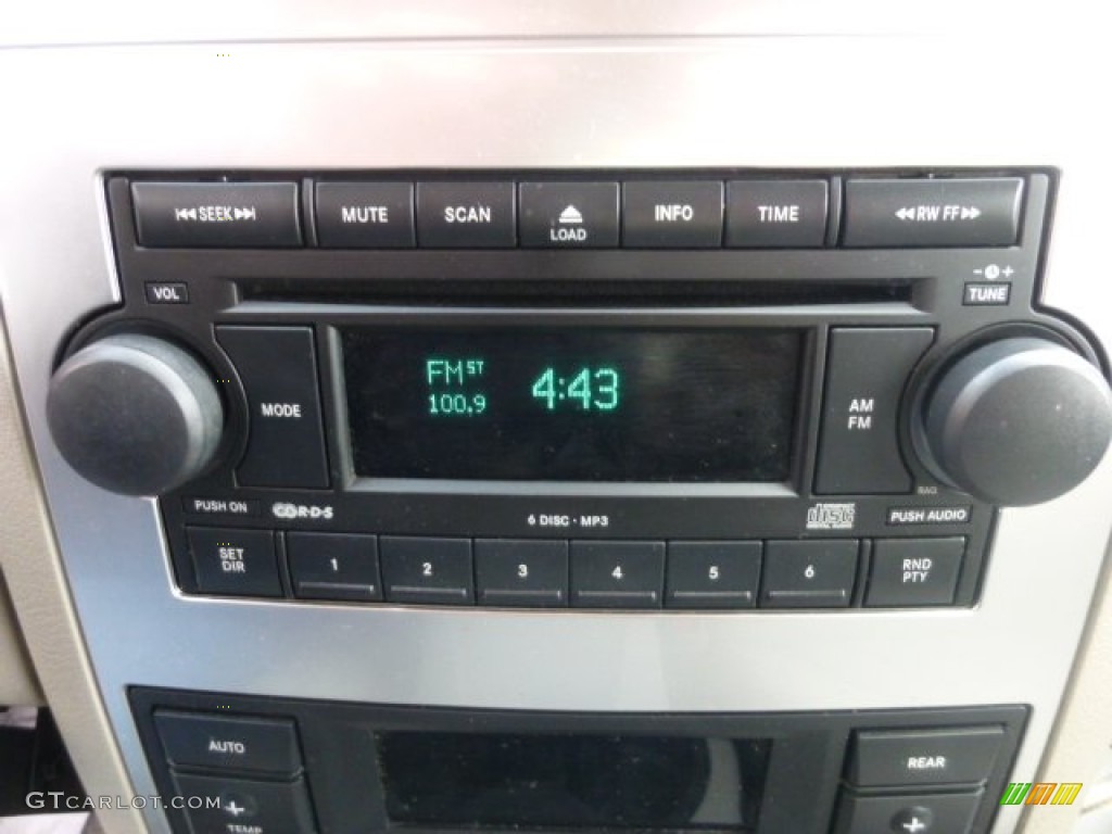 2005 Dodge Durango Limited 4x4 Audio System Photo #77589378