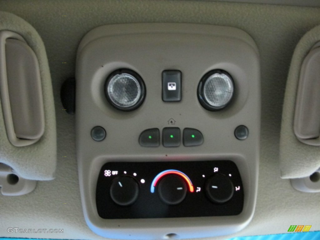 2002 Cadillac Escalade AWD Controls Photo #77589720