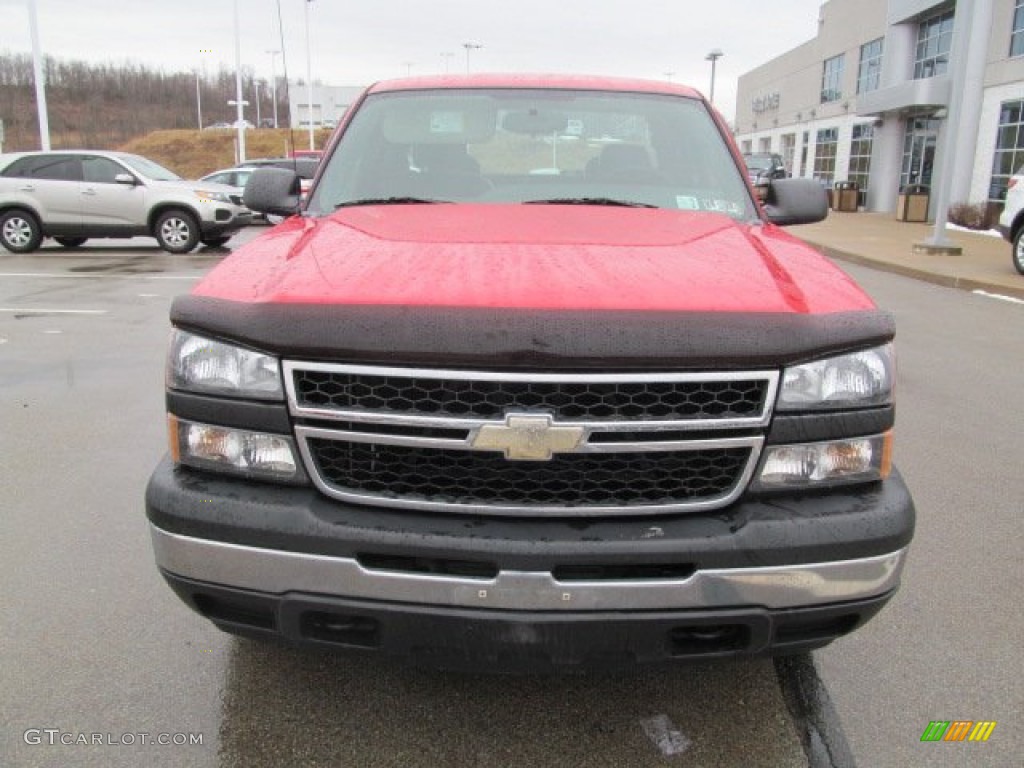 2007 Silverado 1500 Classic LS Extended Cab 4x4 - Victory Red / Dark Charcoal photo #4