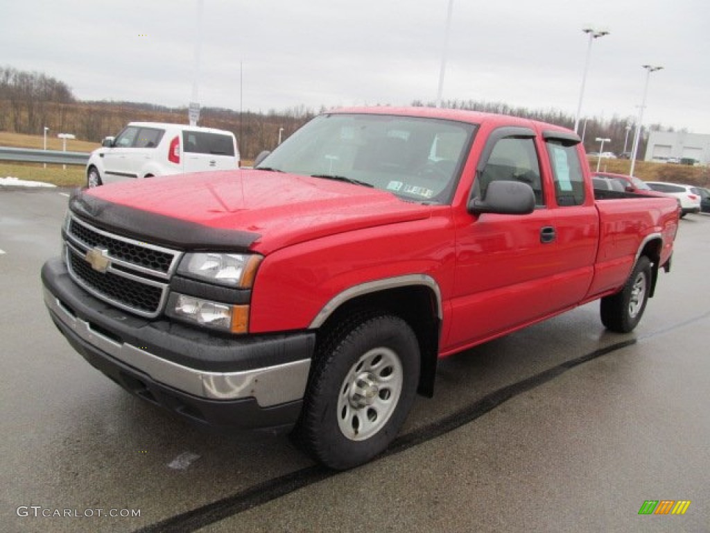 Victory Red 2007 Chevrolet Silverado 1500 Classic LS Extended Cab 4x4 Exterior Photo #77593870
