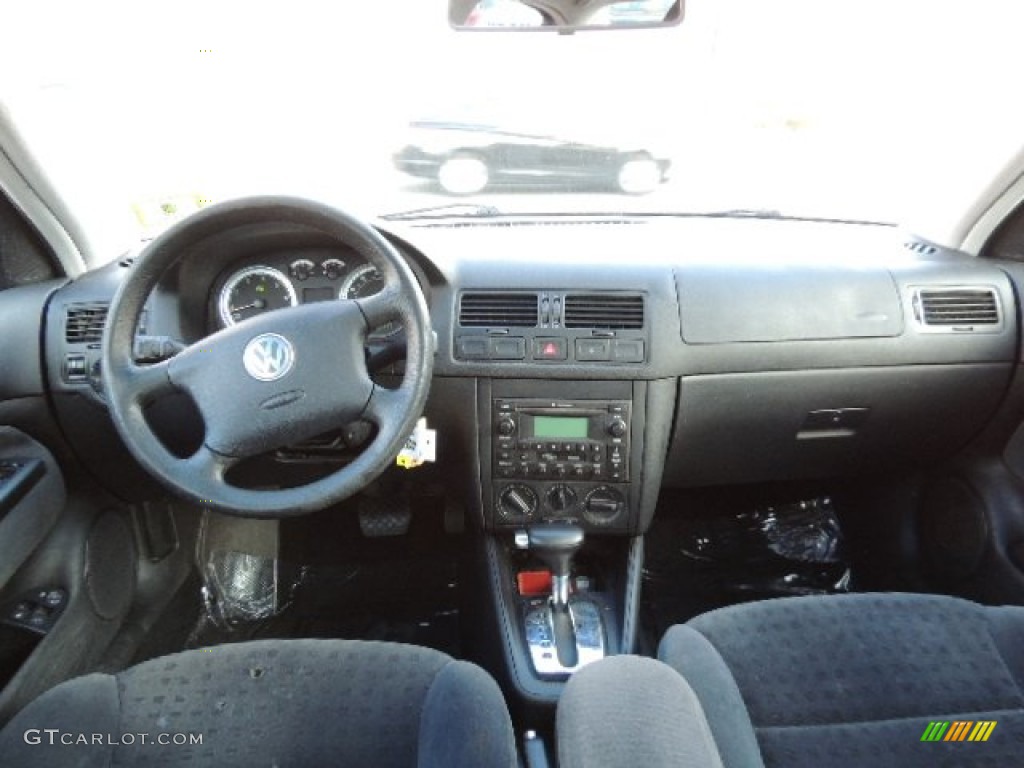 2004 Volkswagen Jetta GLS Sedan Black Dashboard Photo #77593983