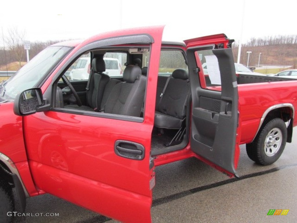 2007 Silverado 1500 Classic LS Extended Cab 4x4 - Victory Red / Dark Charcoal photo #12