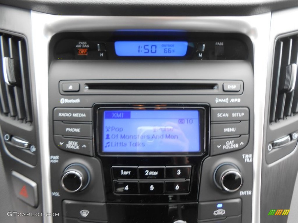 2013 Hyundai Sonata SE Controls Photo #77594045