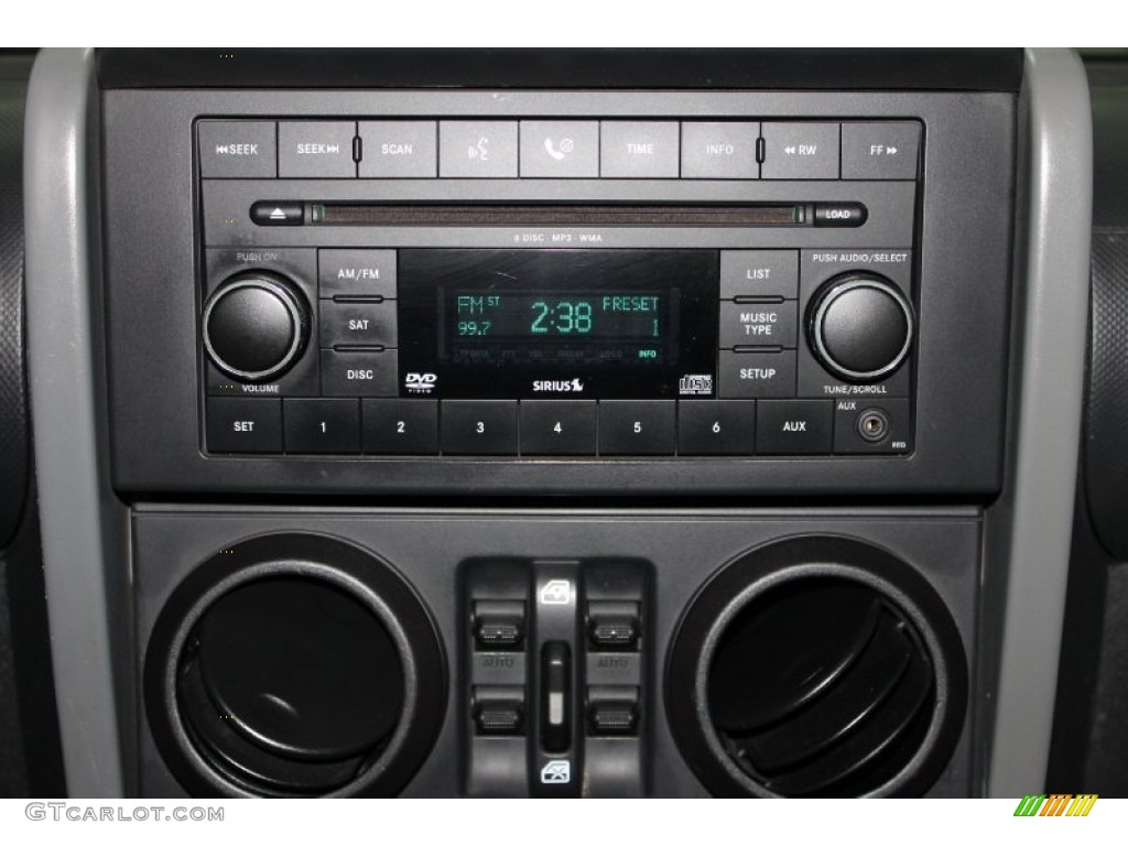 2007 Jeep Wrangler Unlimited Sahara 4x4 Audio System Photo #77595289