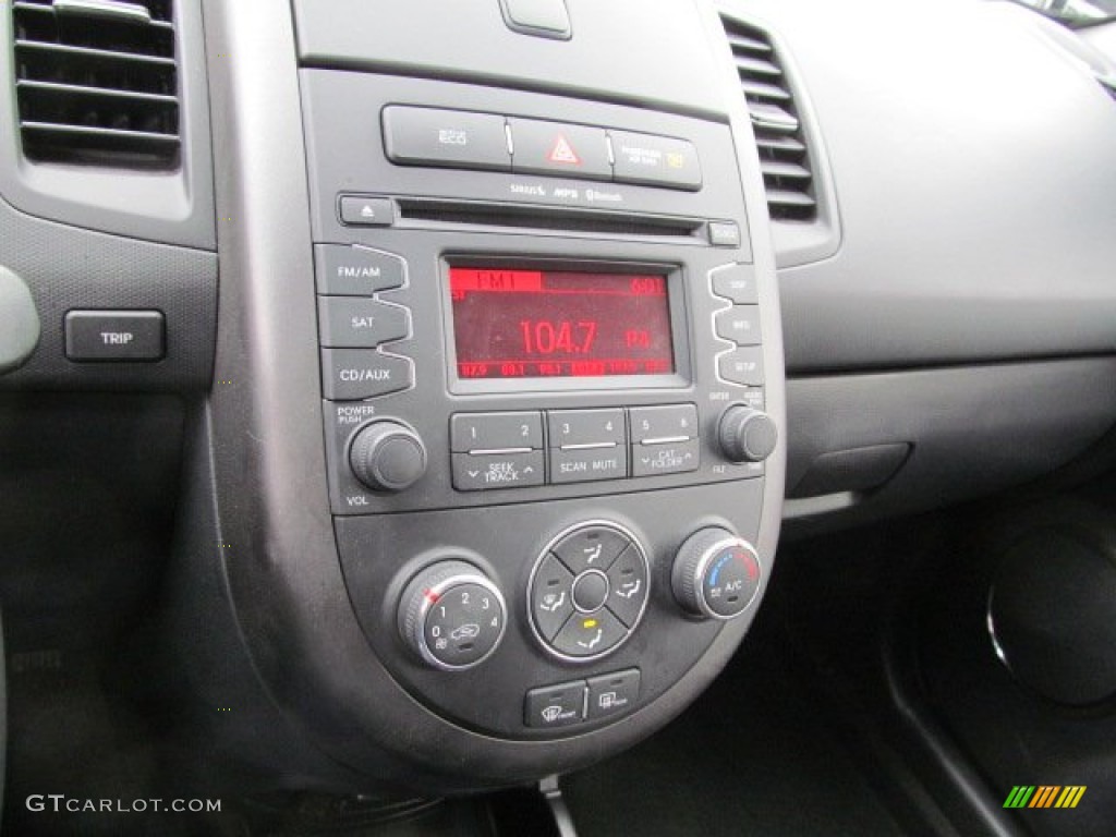 2013 Kia Soul + Controls Photo #77595741
