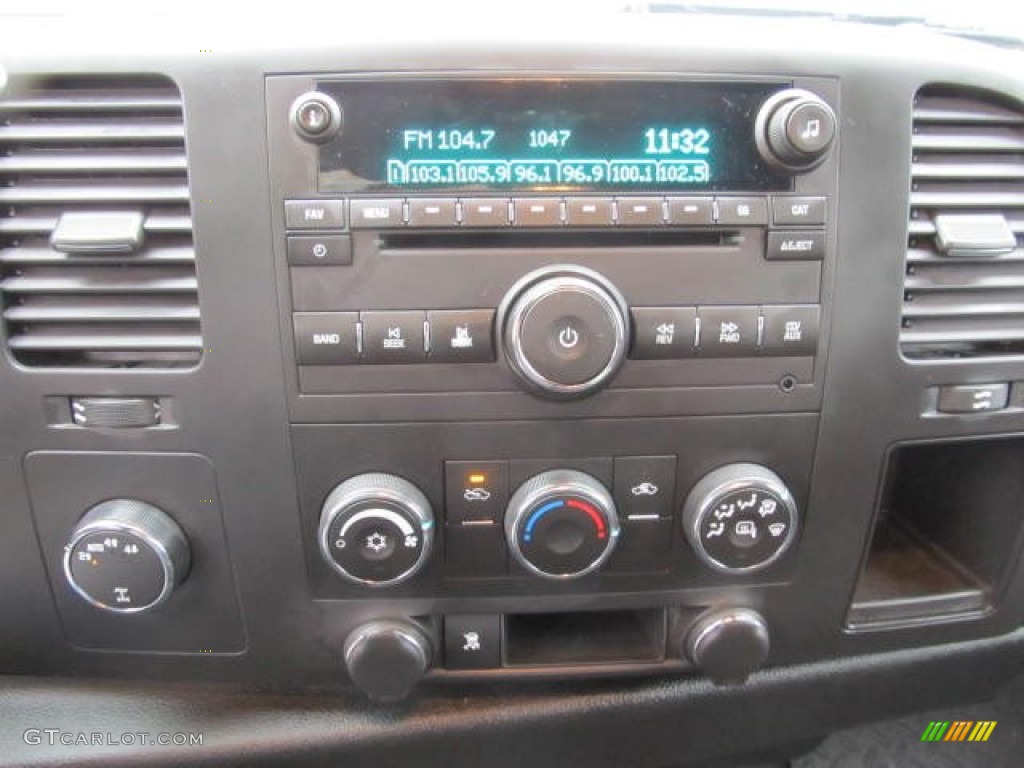 2010 Chevrolet Silverado 1500 LT Extended Cab 4x4 Controls Photo #77596803