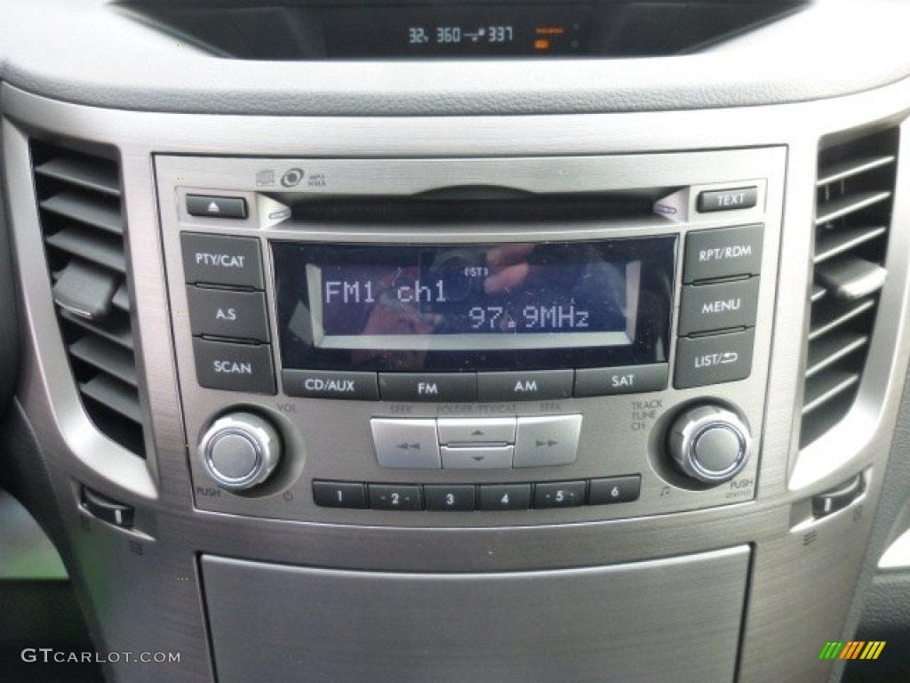 2013 Subaru Outback 2.5i Premium Controls Photo #77598000