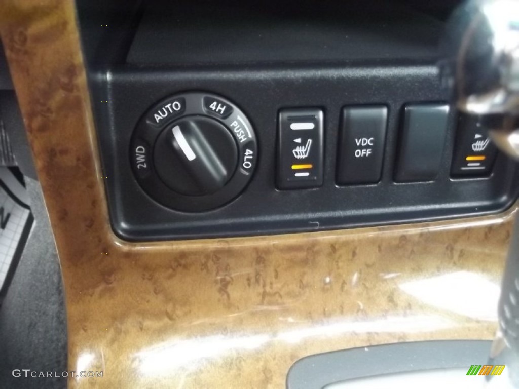 2006 Nissan Pathfinder LE 4x4 Controls Photos