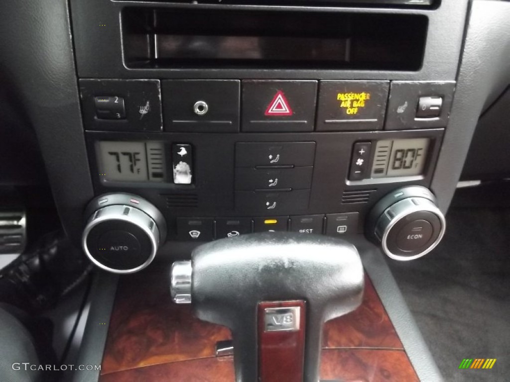 2004 Volkswagen Touareg V8 Controls Photo #77600949