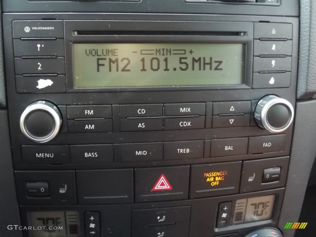 2006 Volkswagen Touareg V8 Audio System Photos
