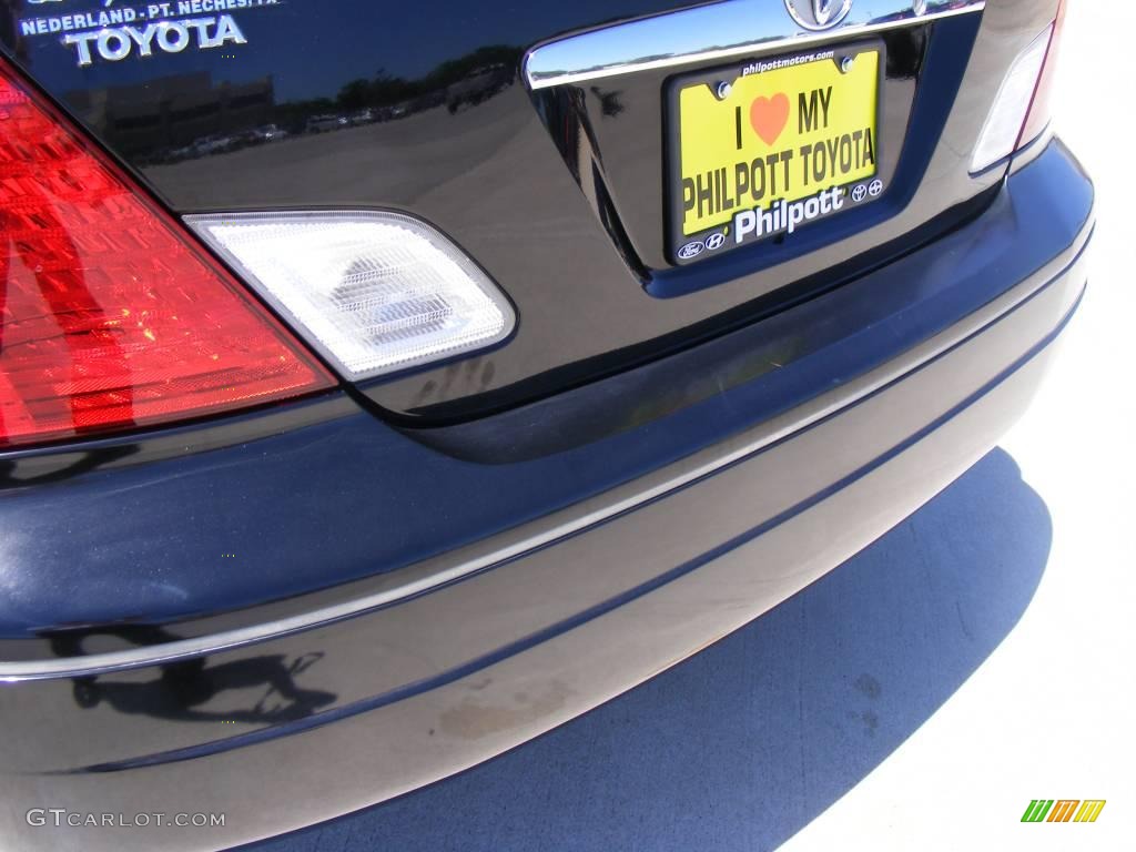 2001 Avalon XLS - Black / Stone photo #10