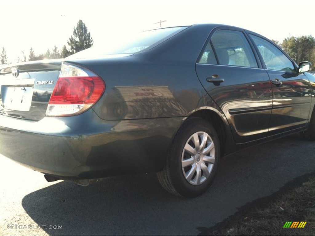 2005 Camry LE - Aspen Green Pearl / Gray photo #5