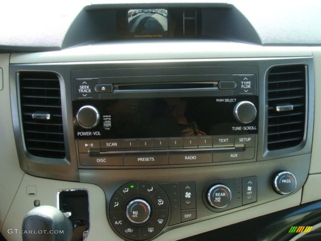 2011 Toyota Sienna LE Controls Photo #77608965