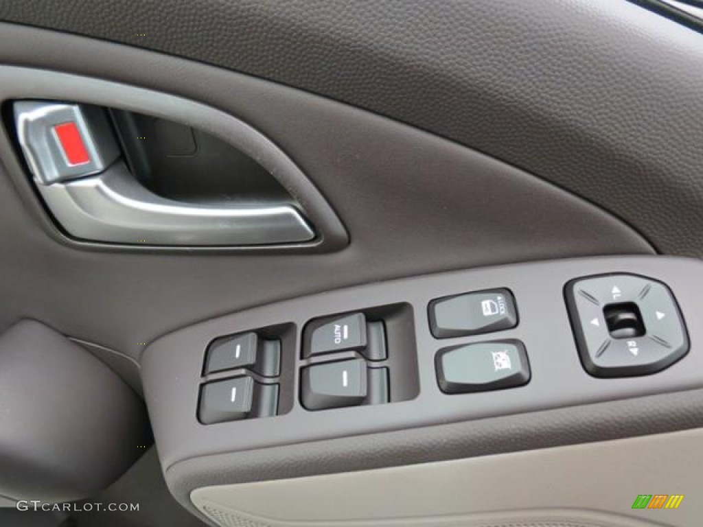 2012 Hyundai Tucson Limited Controls Photo #77609376