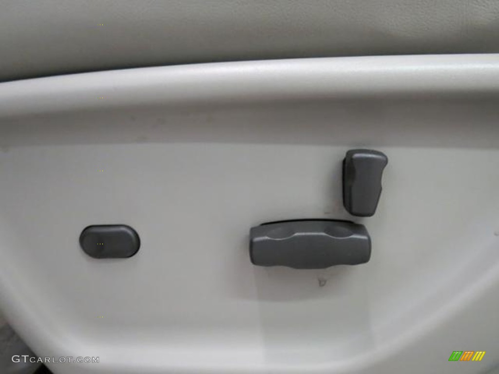 2007 GMC Envoy SLT 4x4 Controls Photo #77610246