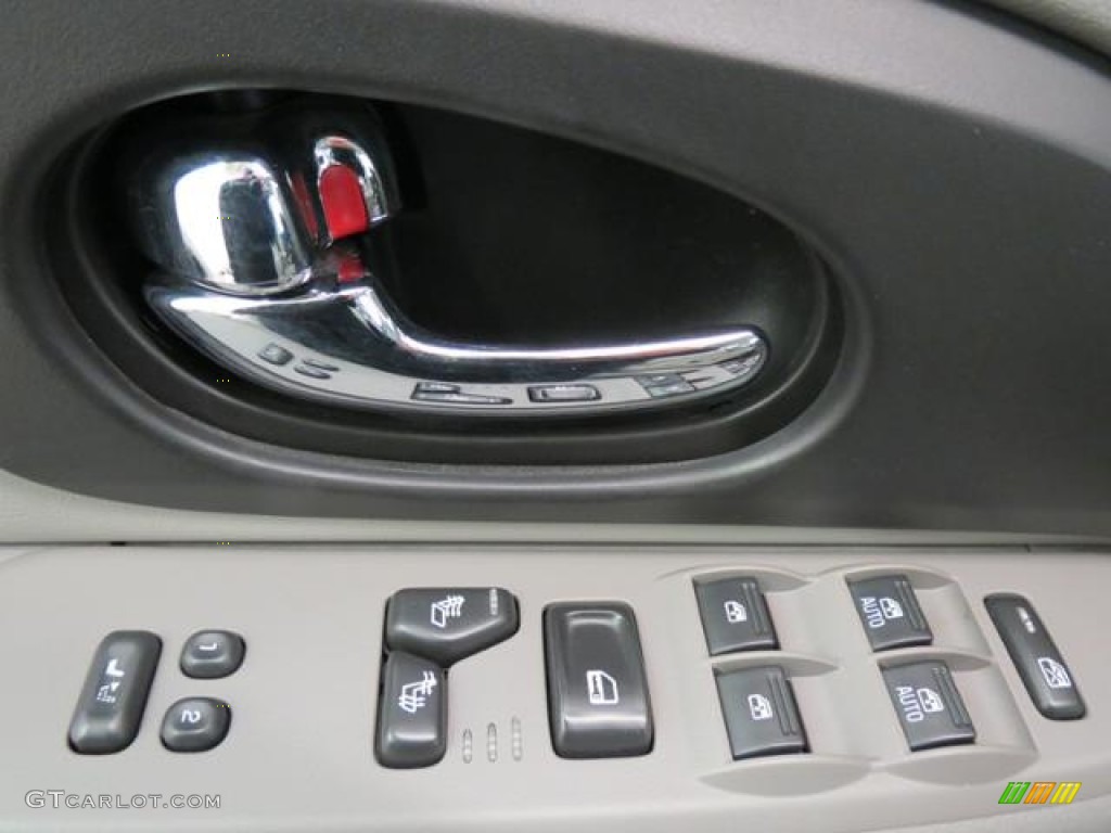 2007 GMC Envoy SLT 4x4 Controls Photo #77610258