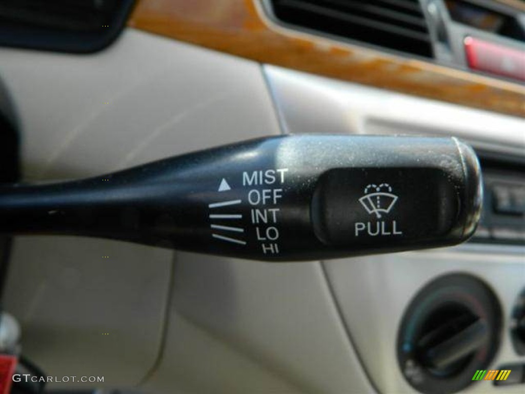 2004 Mitsubishi Lancer ES Controls Photos