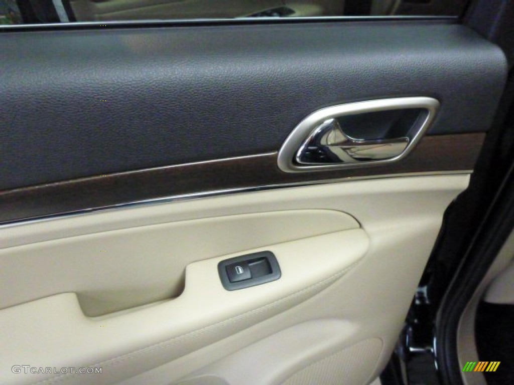 2014 Jeep Grand Cherokee Limited 4x4 New Zealand Black/Light Frost Door Panel Photo #77620019