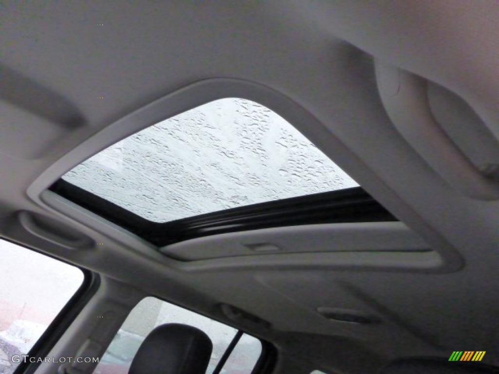 2013 Patriot Oscar Mike Freedom Edition 4x4 - Bright White / Freedom Edition Black/Silver photo #16