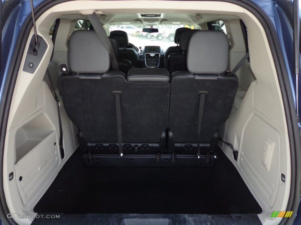 2012 Chrysler Town & Country Touring Trunk Photo #77626016