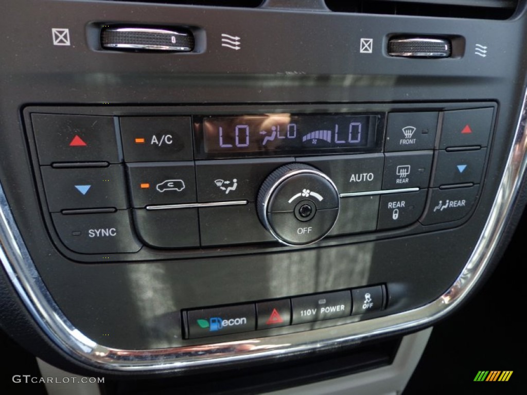 2012 Chrysler Town & Country Touring Controls Photos