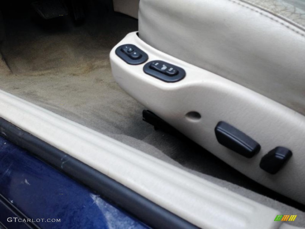2004 300 M Sedan - Midnight Blue Pearl / Light Taupe photo #15