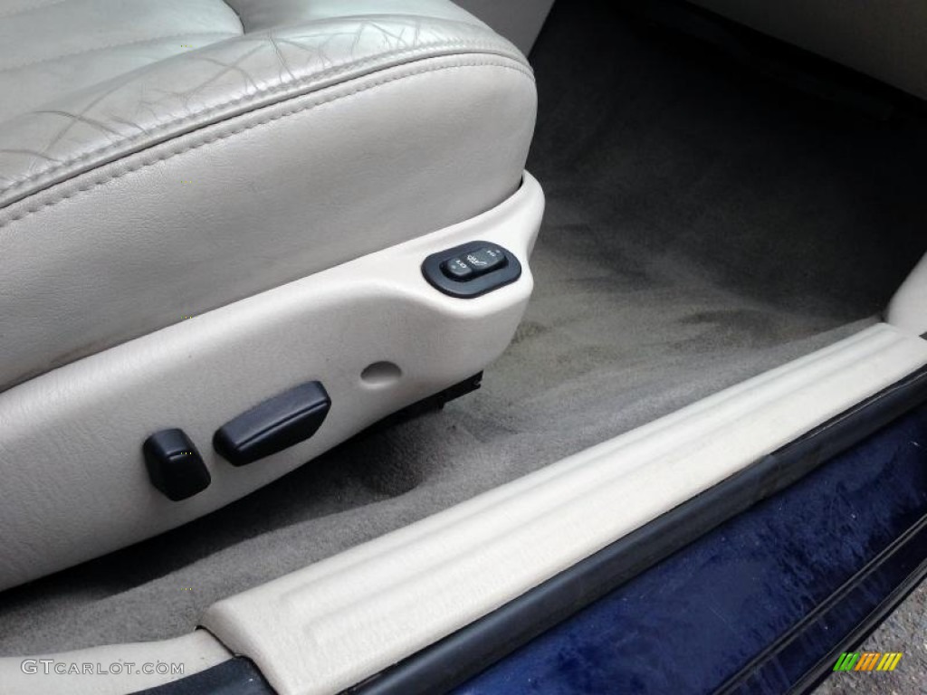 2004 300 M Sedan - Midnight Blue Pearl / Light Taupe photo #18