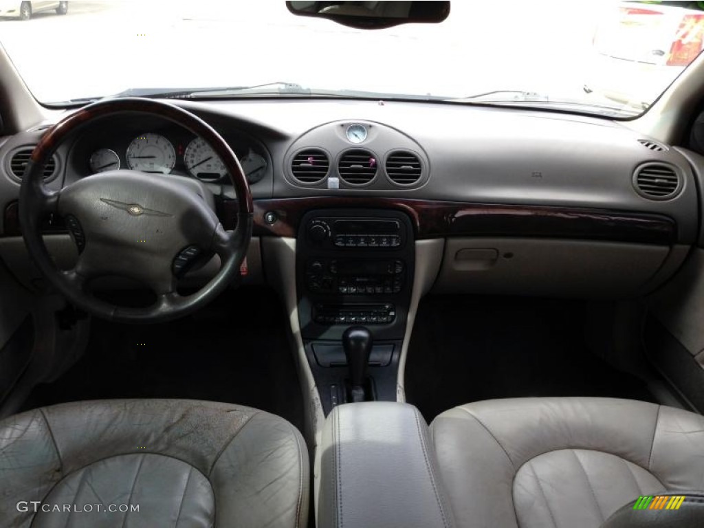 2004 300 M Sedan - Midnight Blue Pearl / Light Taupe photo #21
