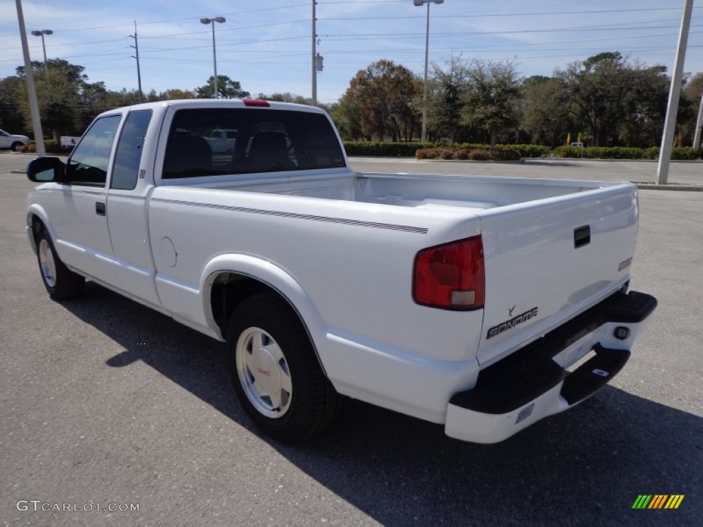 2003 Sonoma SLS Extended Cab - Summit White / Medium Gray photo #3