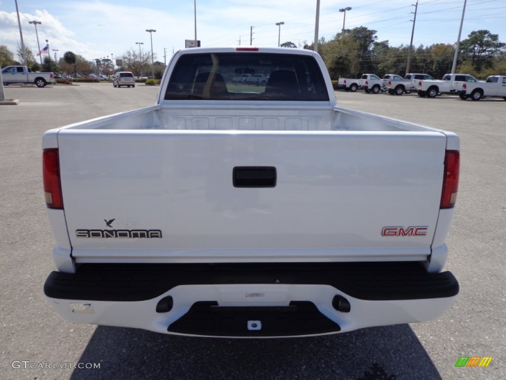 2003 Sonoma SLS Extended Cab - Summit White / Medium Gray photo #6