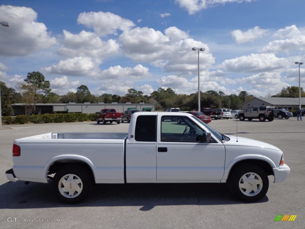 2003 Sonoma SLS Extended Cab - Summit White / Medium Gray photo #8
