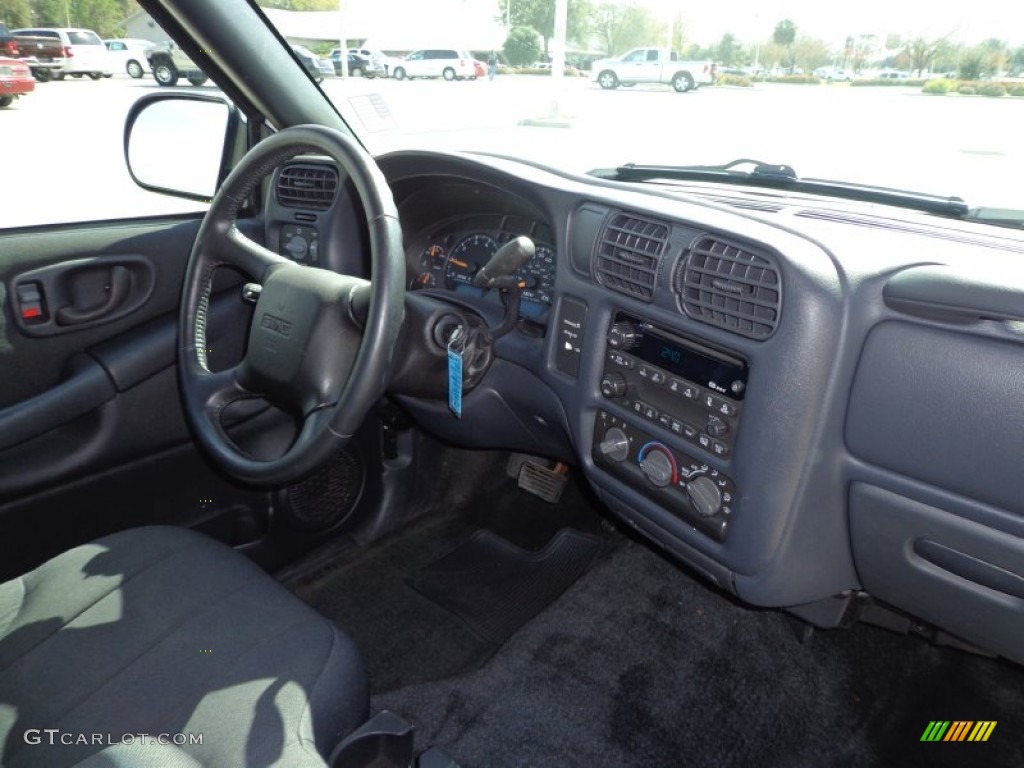 2003 GMC Sonoma SLS Extended Cab Medium Gray Dashboard Photo #77628287