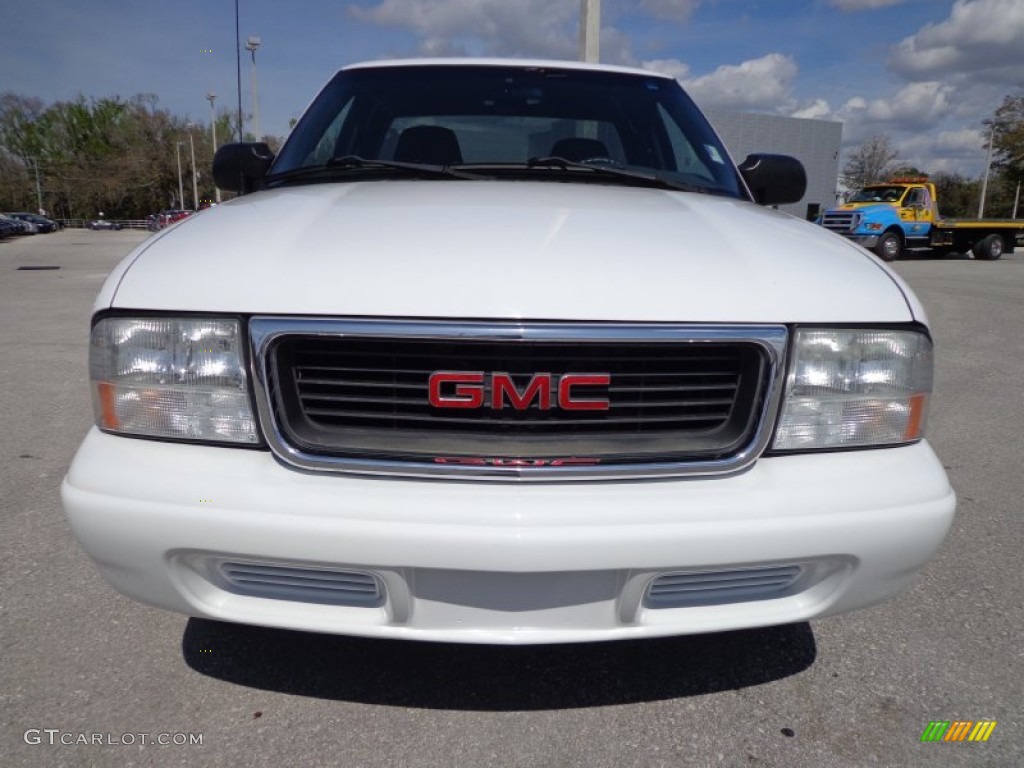 2003 Sonoma SLS Extended Cab - Summit White / Medium Gray photo #12