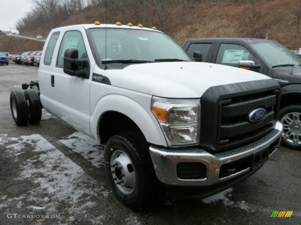 2013 F350 Super Duty XL SuperCab 4x4 Chassis - Oxford White / Steel photo #1