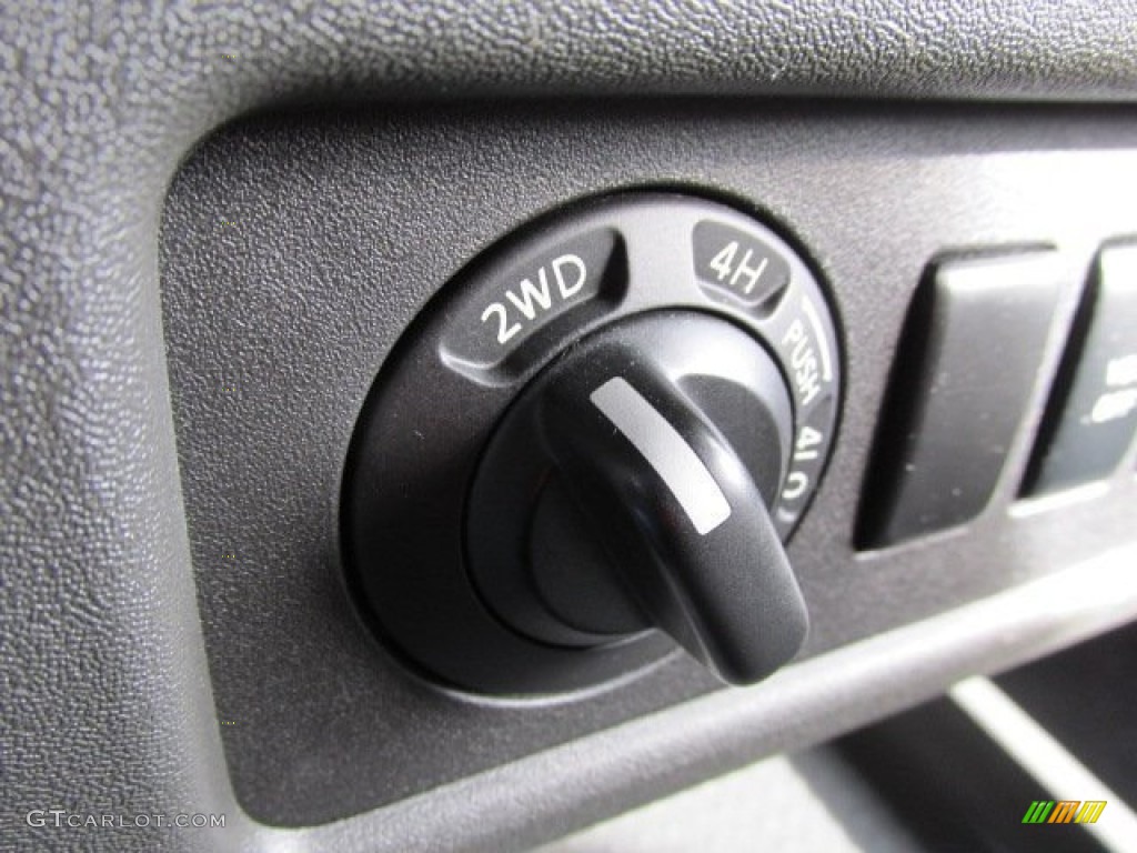 2007 Nissan Xterra S 4x4 Controls Photo #77631367