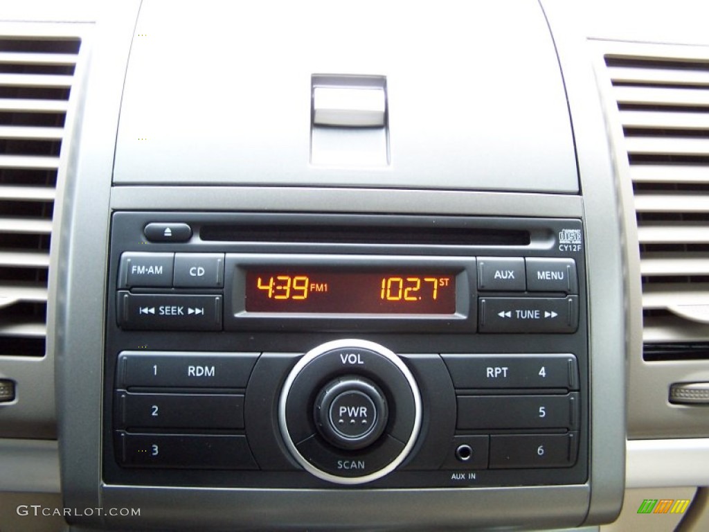 2012 Nissan Sentra 2.0 Audio System Photos