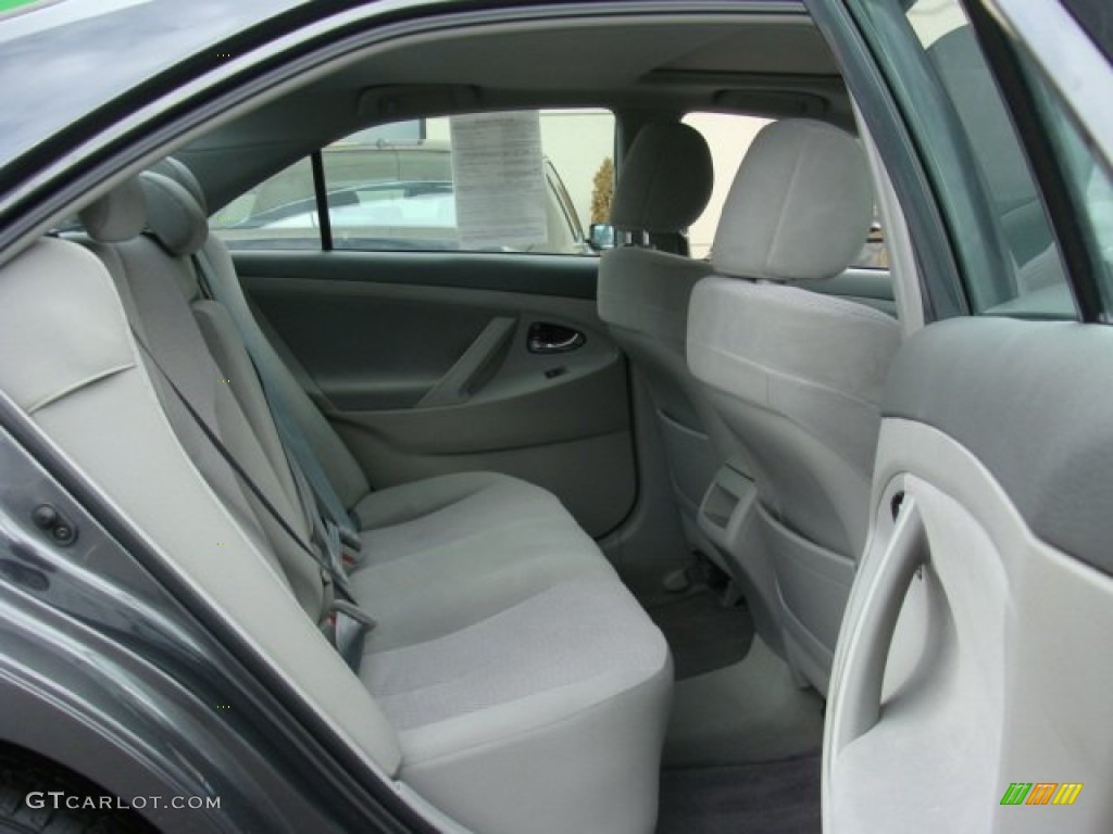 Ash Gray Interior 2010 Toyota Camry LE Photo #77639412