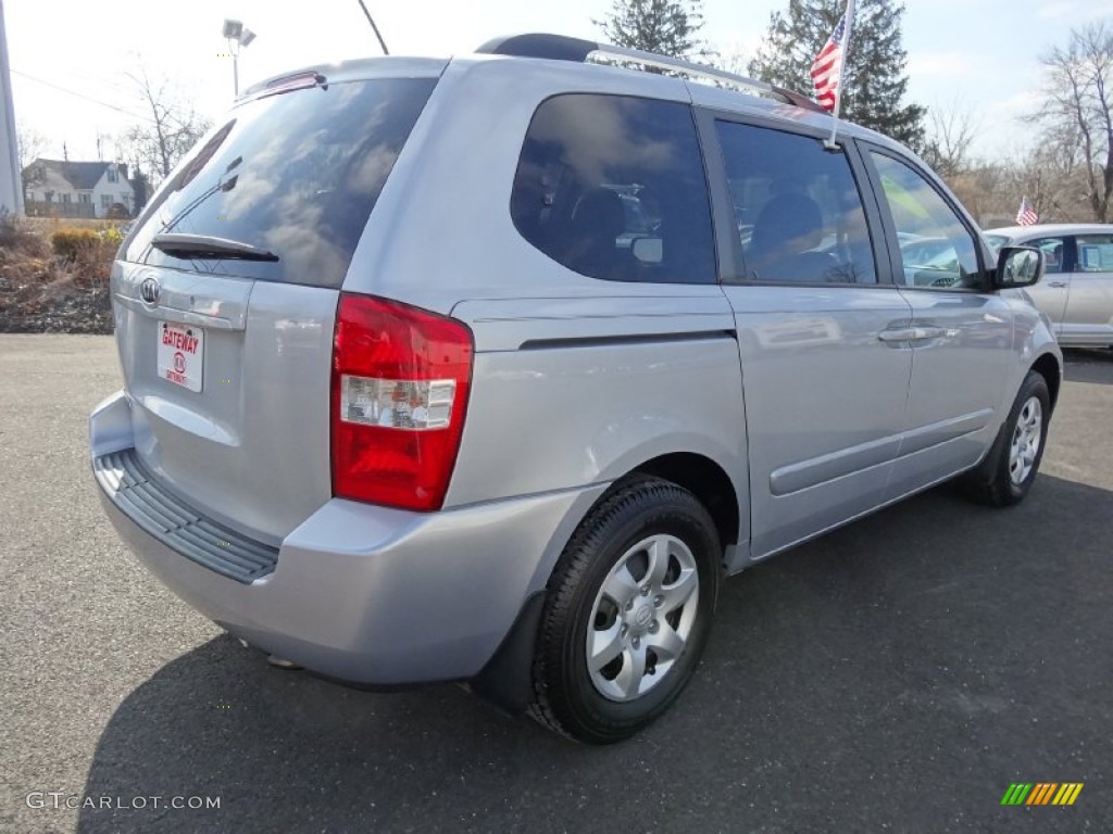 2009 Sedona LX - Clear Silver / Gray photo #6