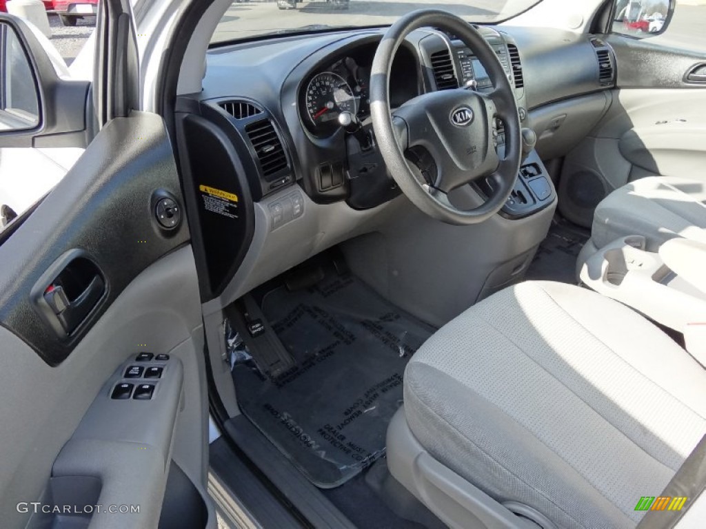 2009 Sedona LX - Clear Silver / Gray photo #11